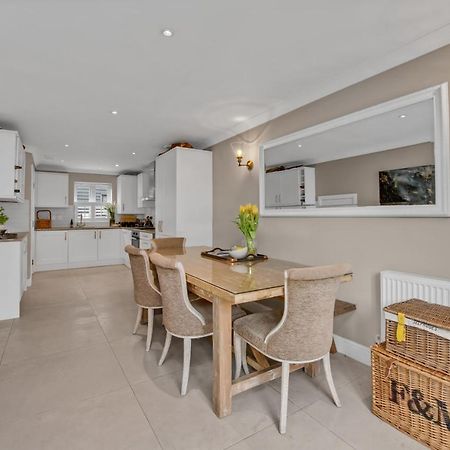 Stylish 3 Bedroom Townhouse For 5 Guests, Set In The Medieval Grid With Off Street Parking Bury St. Edmunds Exterior photo
