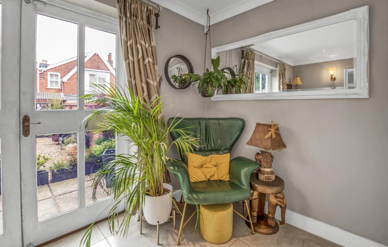 Stylish 3 Bedroom Townhouse For 5 Guests, Set In The Medieval Grid With Off Street Parking Bury St. Edmunds Exterior photo