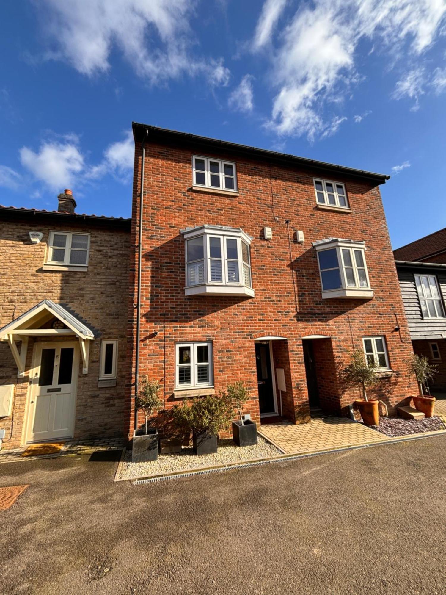 Stylish 3 Bedroom Townhouse For 5 Guests, Set In The Medieval Grid With Off Street Parking Bury St. Edmunds Exterior photo